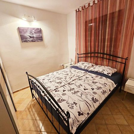 Apartman Mihaela Vrsi Exterior foto